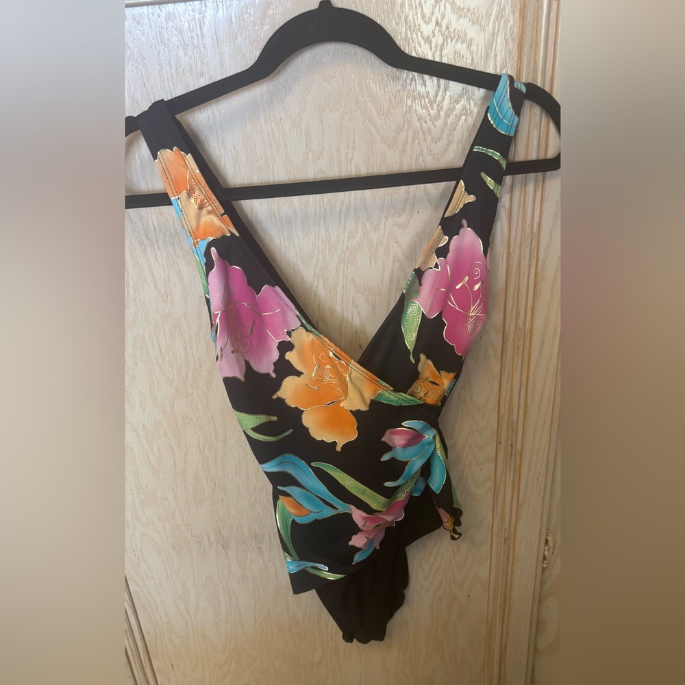 Longitude Swimsuit Women's Size 8 Black Floral Wrap One Piece Tropical READ‎